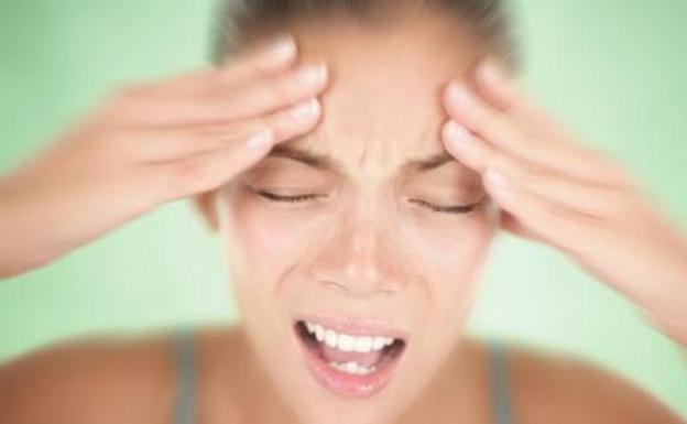 Dolor de cabeza en la parte posterior de la cabeza, lado derecho detrás de la oreja Dolor de cabeza en la parte posterior de la cabeza, lado derecho detrás de la oreja
